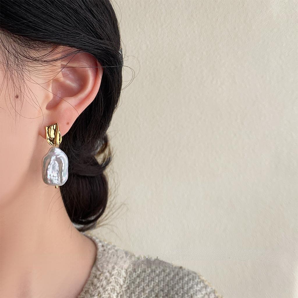 Retro Fashion Oil Drop Earrings for Women, Vintage Niche Elegant Style, High-End Personalized Hypoallergenic Ear Jewelry