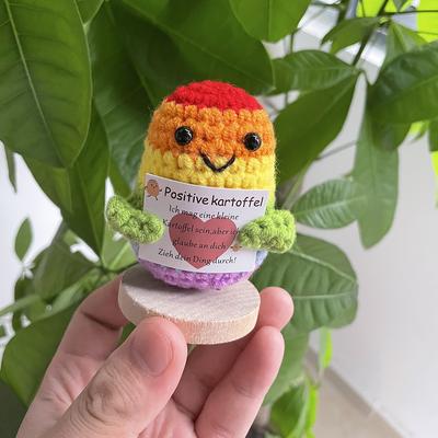 Neue bunte Positive Energie Kartoffelpuppe mit Karte Haus Zimmer Dekoration Niedliches handgefertigtes gestricktes Kartoffelspielzeugpuppen Weihnachtsgeschenke