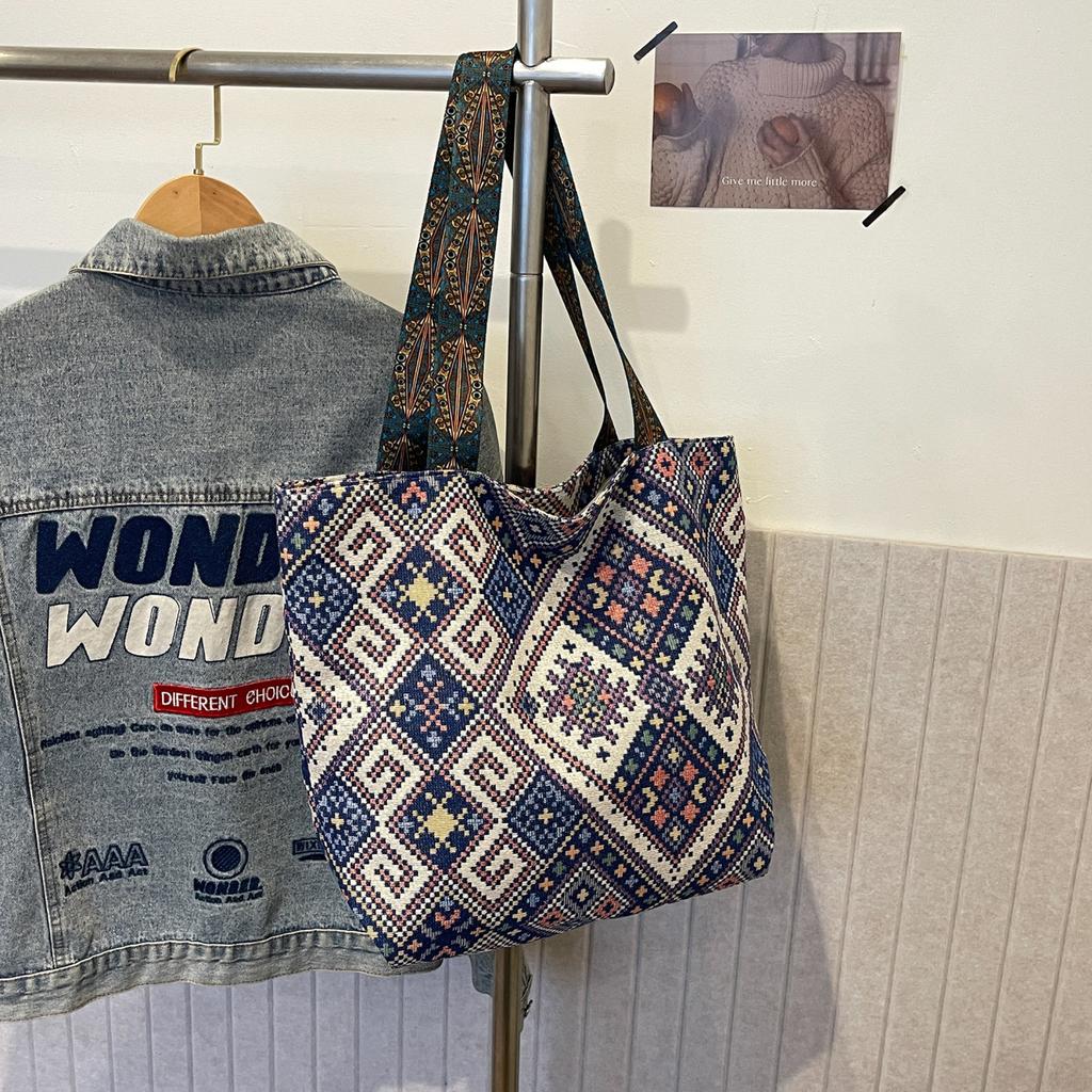 2025 neue Achseltasche Urlaubsstil Schulterhandtasche Nischenmode schlichtes Temperament vielseitige Damentasche