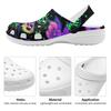 Weiße EVA-Clogs mit buntem X-Print, Leichte Slip-On Gartenschuhe, Atmungsaktive Sandalen für den Strand, Innen- und Außenpantoffeln für Damen und Herren