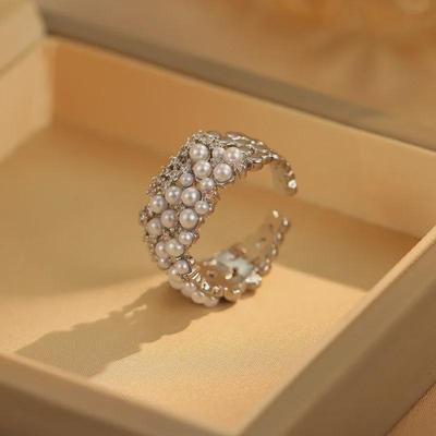 Offener Ring mit Zirkonia-Mikroeinlage und Perle – Eleganter Retro-Modeschmuck für Damen