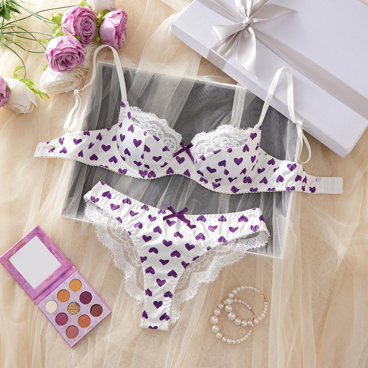 

Кружевной комплект бюстгальтера и трусиков с принтом красных сердец - Французское нижнее белье XXL