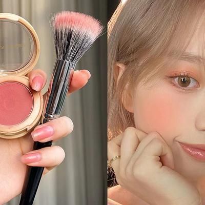 Štětec na pudrovou tvářenku Dvouvrstvý štětec na make-up Halo Fine Light Peak s plochou hlavou