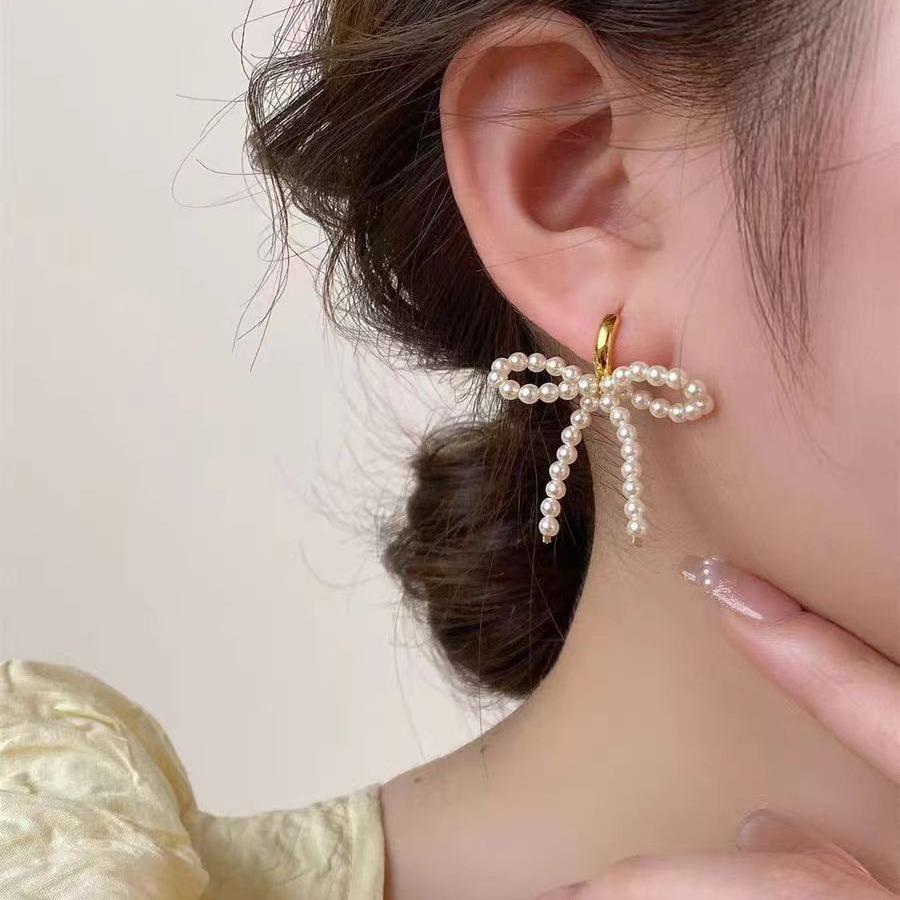 Imitation Baroque Pearl Flower Stud Earrings for Women Luxury Pearl Bead Earrings Personalized Jewelry Accessories