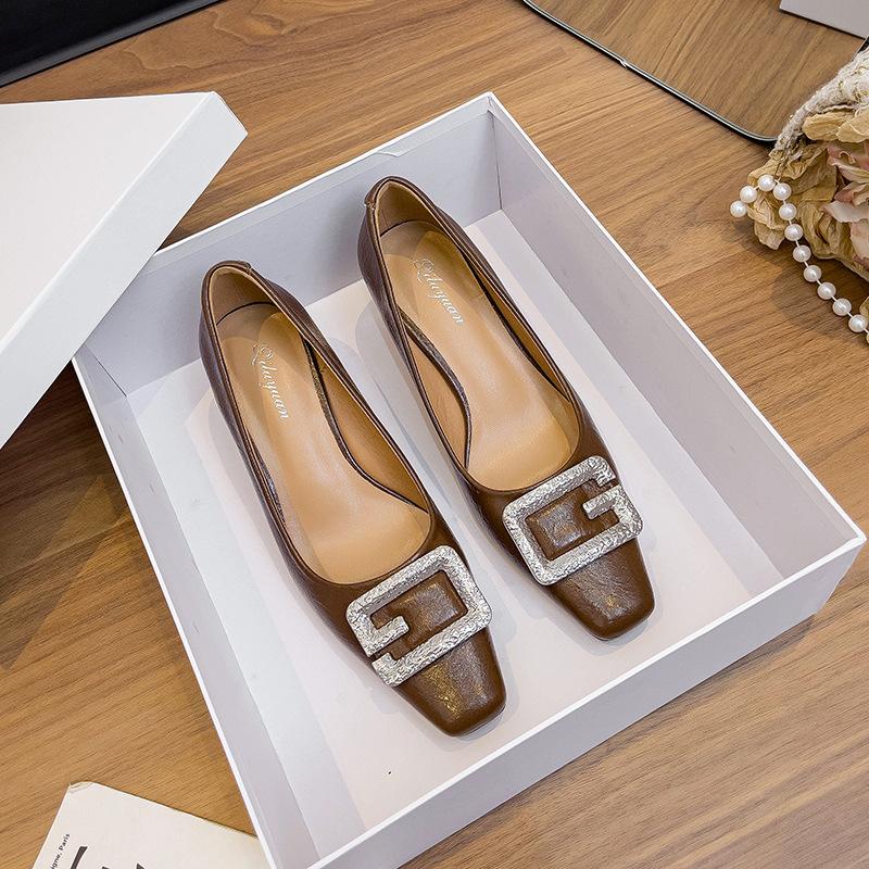 

Французские туфли на высоком толстом каблуке не утомляют ноги 2025 новая весна и осень большой размер женские туфли стразовая пряжка бордовые с открытым носком одинарные 42 коричневый