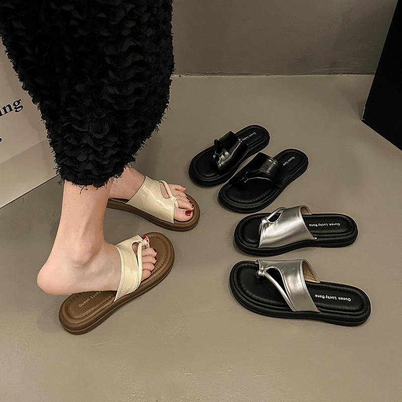 Niche high-end flip-flops women's summer outer wear 2025 new simple and fashionable toe beach cool slippers
