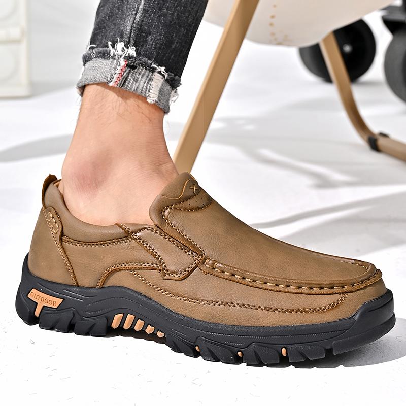 Nové kožené ležérní boty pro muže, pohodlné mokasíny, módní měkké klasické boty pro řízení, neklouzavé turistické boty