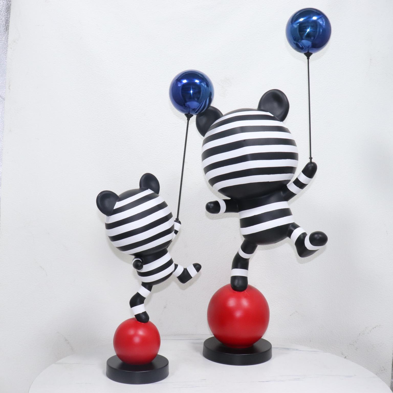 

Modern Cartoon Bear Ornament: Balloon Acrobat Sculpture for Living Rooms and Hallway Decor Small 24*15*63cm