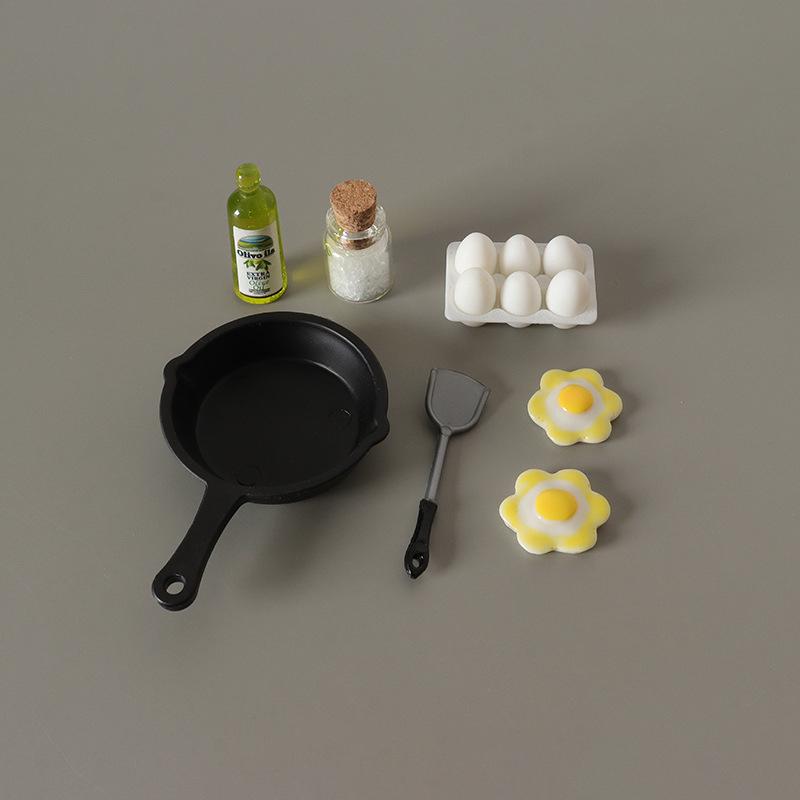 Pretend Play Toy Set, Miniature 1:12 Dollhouse Kitchen Egg Frying Pan Scene Props
