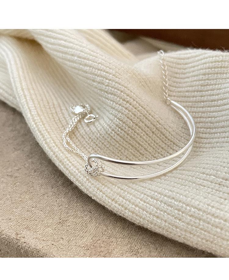Elegant Women's Knot Bracelet with Cold Style – New Trendy Temperament Jewelry.
