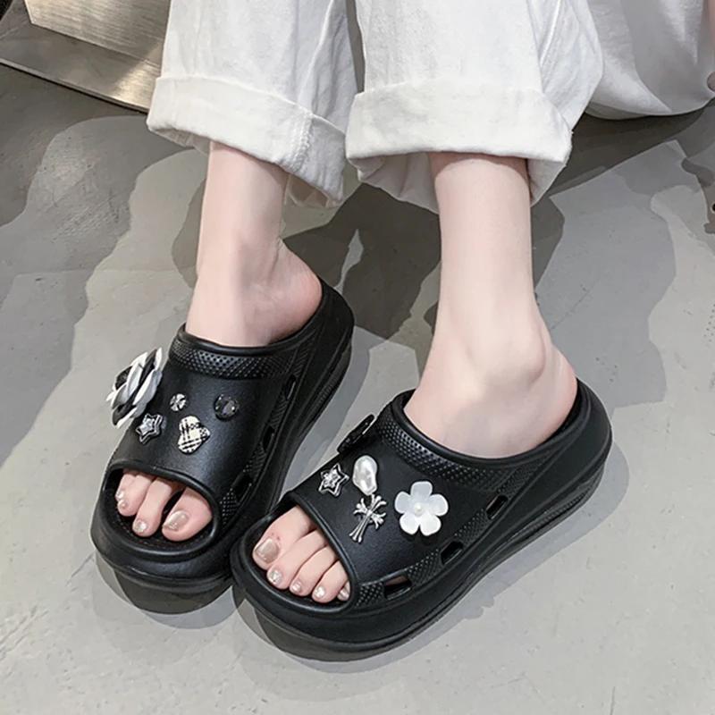 Fashion Fashion Pearl Flower Decor Wedge Slippers for Women 2025 Summer Htick Bottom Eva Sandals Woman Non Slip Soft Platform Slides