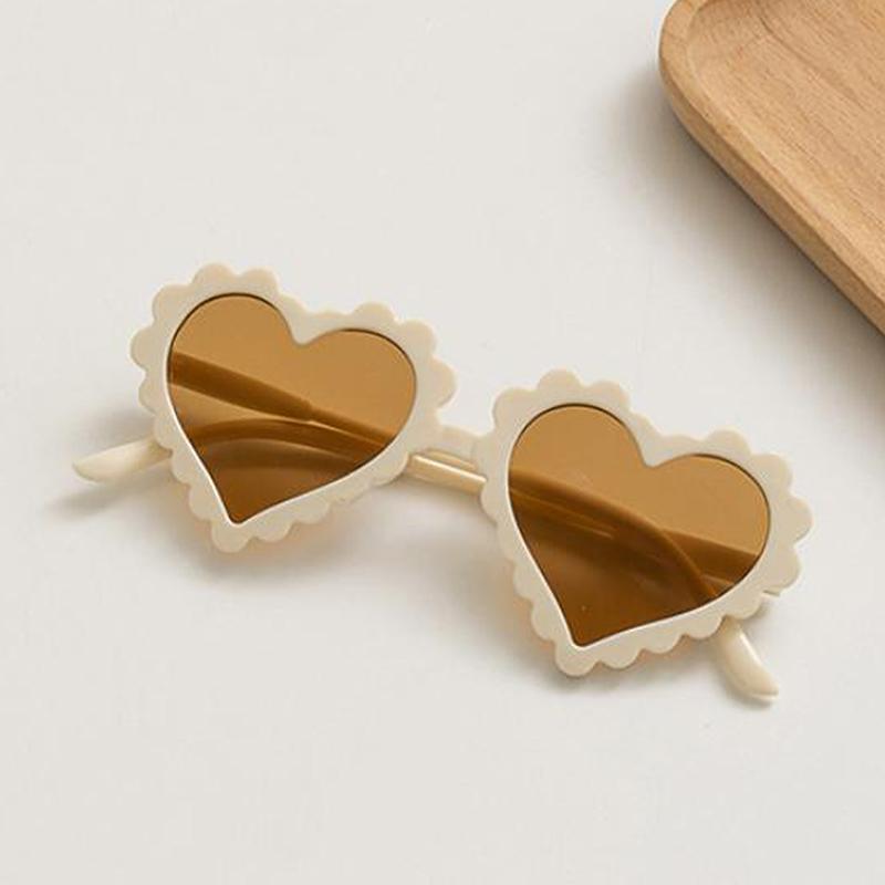 

Солнцезащитные очки в форме сердца для детей, мальчиков и девочек, солнцезащитные очки с защитой от ультрафиолета, милые мультяшные очки для активного отдыха бежевый