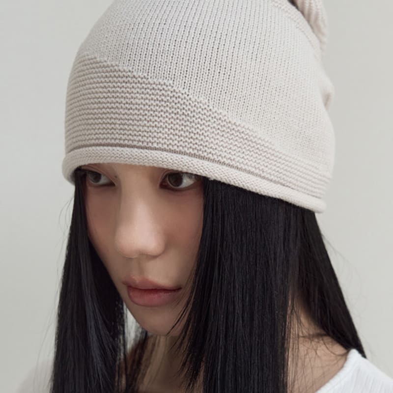 SIS A Contrast Embo String Beanie [grayish Beige]