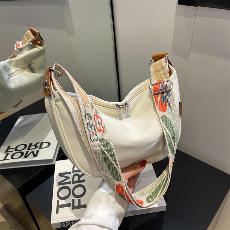 2023 New Urban Simple Canvas Dumpling Bag Women's Crossbody Bag Lightweight Small Shoulder Bag