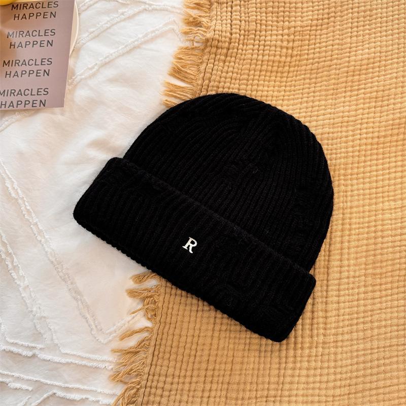 Cappello da donna autunno e inverno buchi americani protezione dal freddo protezione orecchie cappello di lana lavorato a maglia circonferenza testa grande moda lettera R cappello freddo