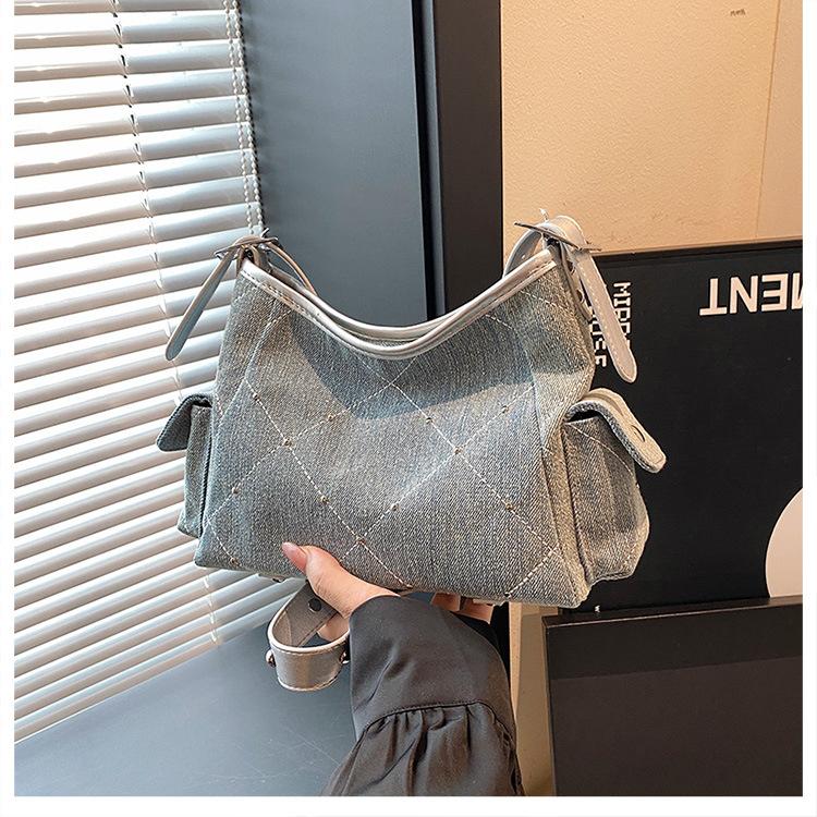 

2025 new denim bright star underarm medieval bag high quality handbag foreign style shoulder messenger bag 24*10*19 серебряный