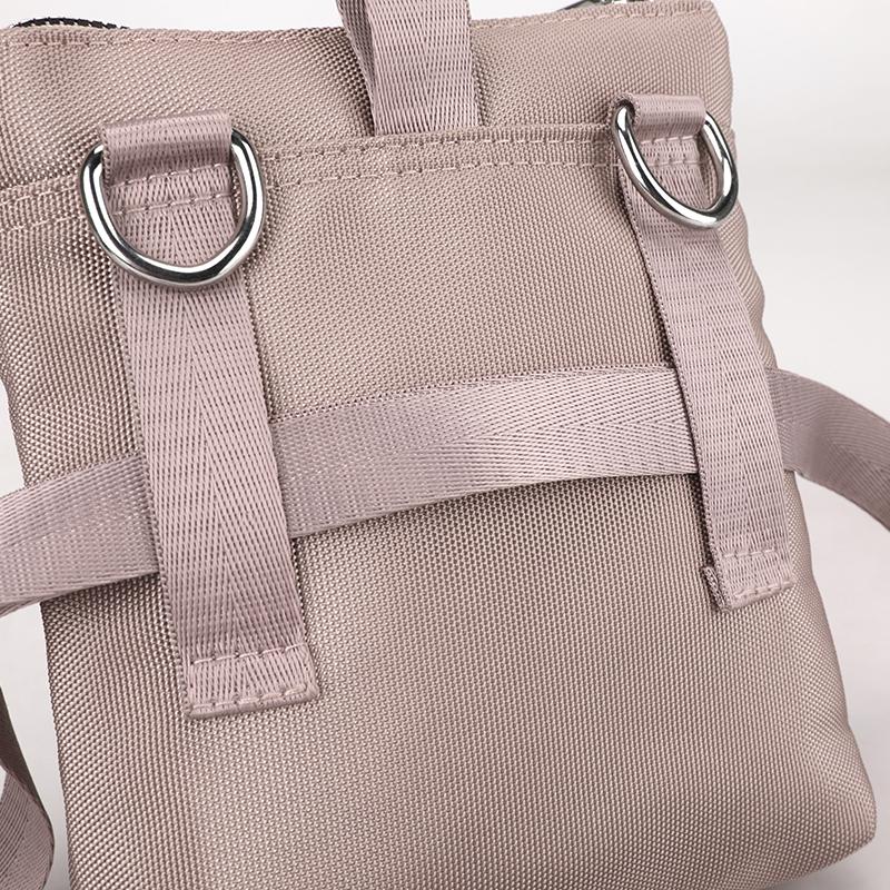 Bolso Cruzado Compacto de Nailon para Mujer – Diseño Ligero y Resistente al Agua con Placa Metálica con Logo y Múltiples Bolsillos, Ideal para el Uso Diario