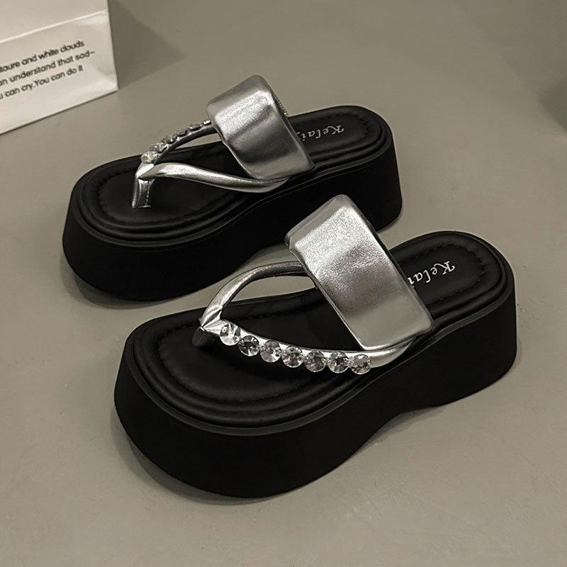 Fairy Fengshui Diamond Flip-flops Shoes Women's Summer Wear 2025 New Silver Height-increasing Thick-soled Beach Cool Slippers