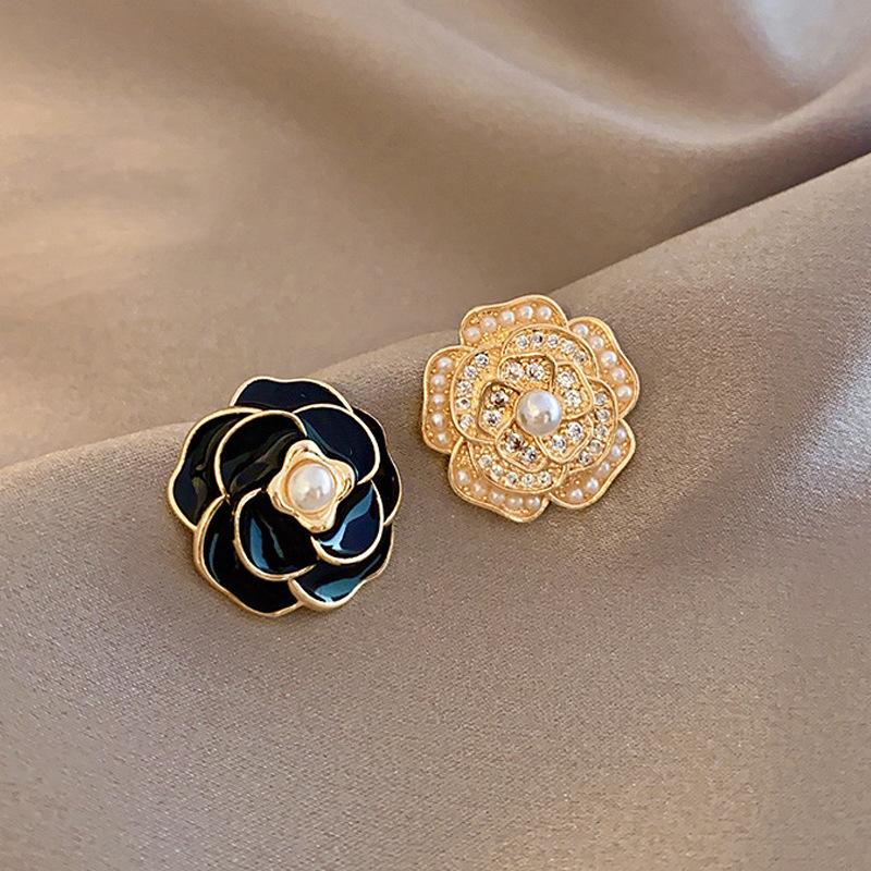 Boucles d'oreilles à tige en perles de fleur de vent parfumées à petite aiguille argentée, boucles d'oreilles légères et luxueuses, style célébrité, style rétro élégant et tendance