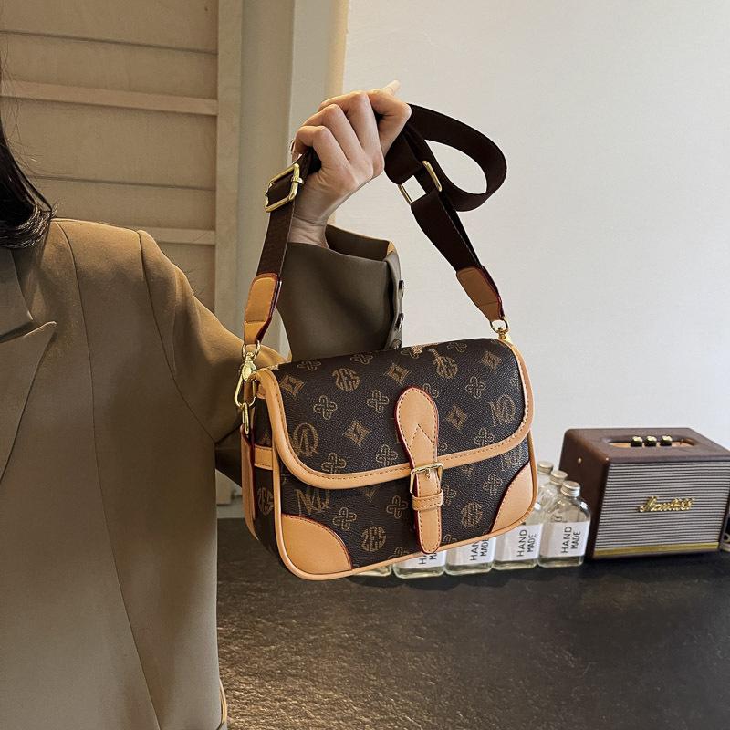 New fashionable presbyopia portable single shoulder oblique span baguette women's bag fashionable