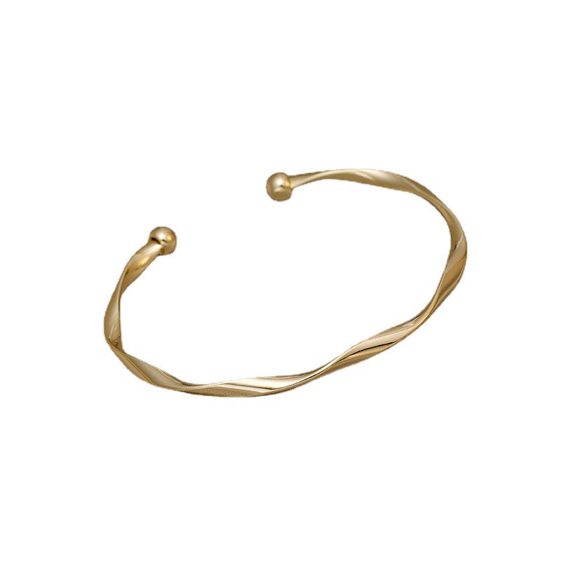 Twisted Minimalist High-End Fashion Bracelet - Trendy Niche Design for Women
