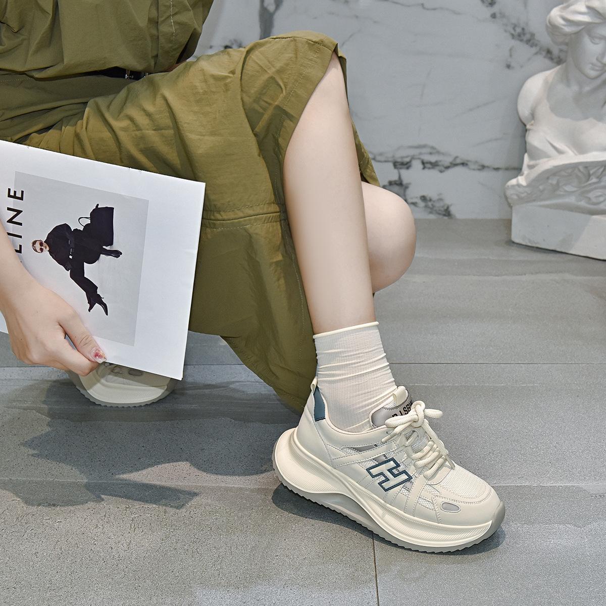 

Женские туфли для папы 2024 года, повседневные туфли на толстой подошве с круглым носком и шнуровкой, в спортивном стиле, маленькие белые туфли в сетку, дорожные туфли 35