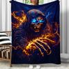 1 Stück Sensenmann Schädel Blitz dunkelblauer Hintergrund Horror Kunst Flanell Decke gruselige Halloween Überwurfdecke für Erwachsene