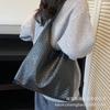 Retro bag women's large capacity 2025 new autumn and winter casual shoulder mother and child bag premium texture commuter tote bag