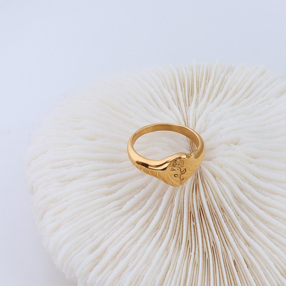 European & American Fashionable Retro Rose Texture Ring, Women's 18K Gold-Plated Titanium Steel Index Finger Jewelry.