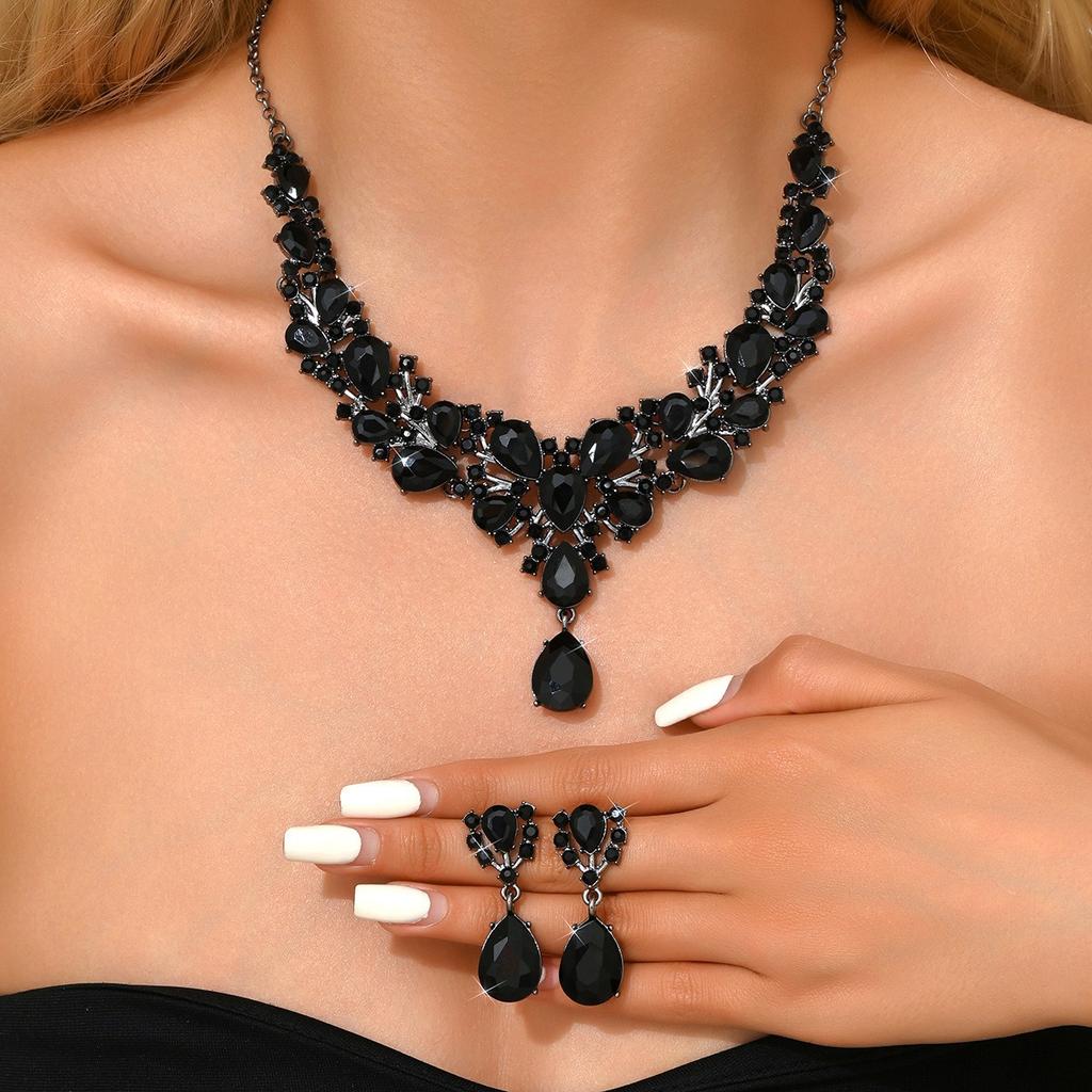 3pcs Fashionable Women's Jewelry Set With Crystal Contrasting Flower Necklace Earrings And Evening Dress Accessories