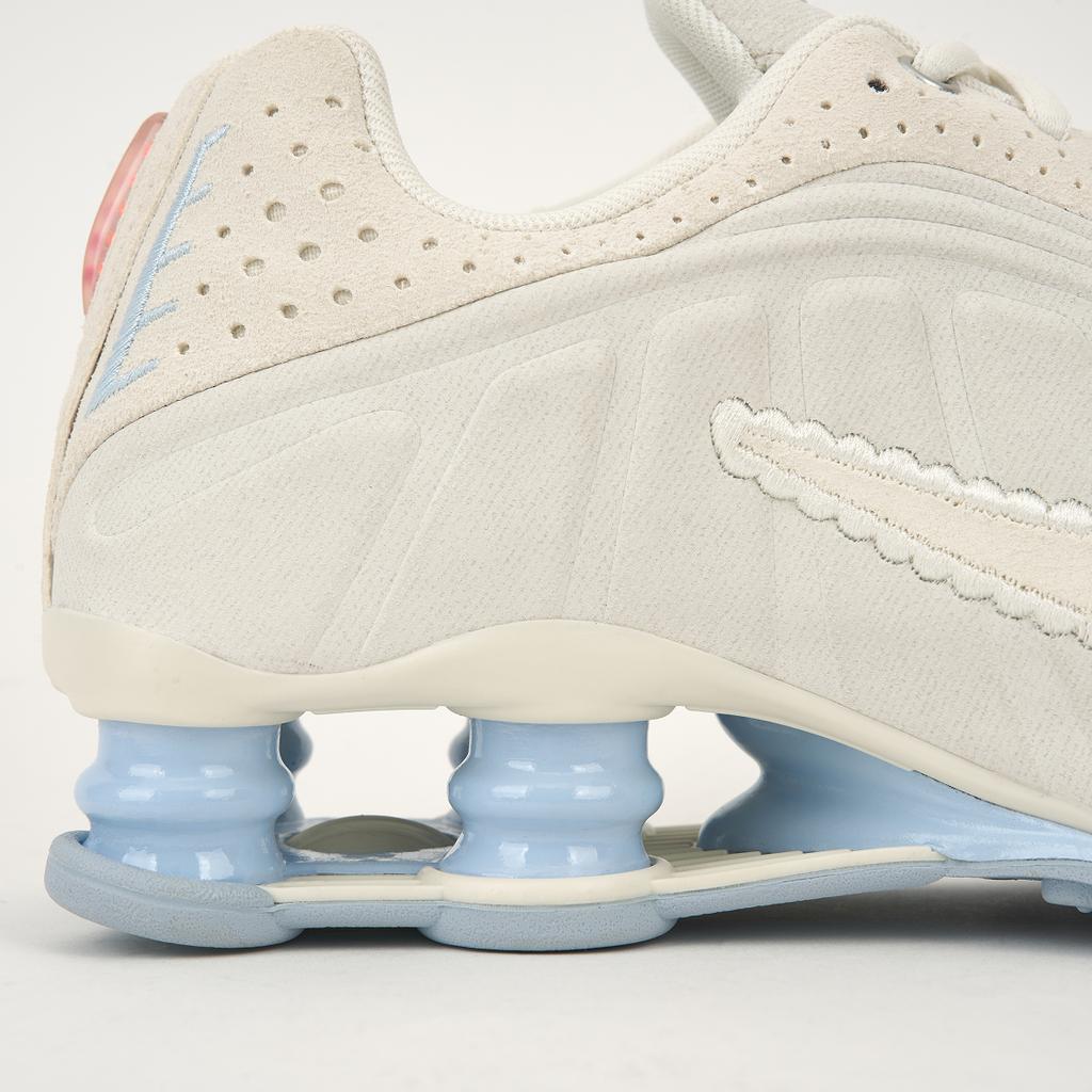 Nike Shox R4 SE Pale Ivory Ornate Swoosh Women Sneakers Cream Light-Orewood-Brown Celestine-Blue IH3572-110