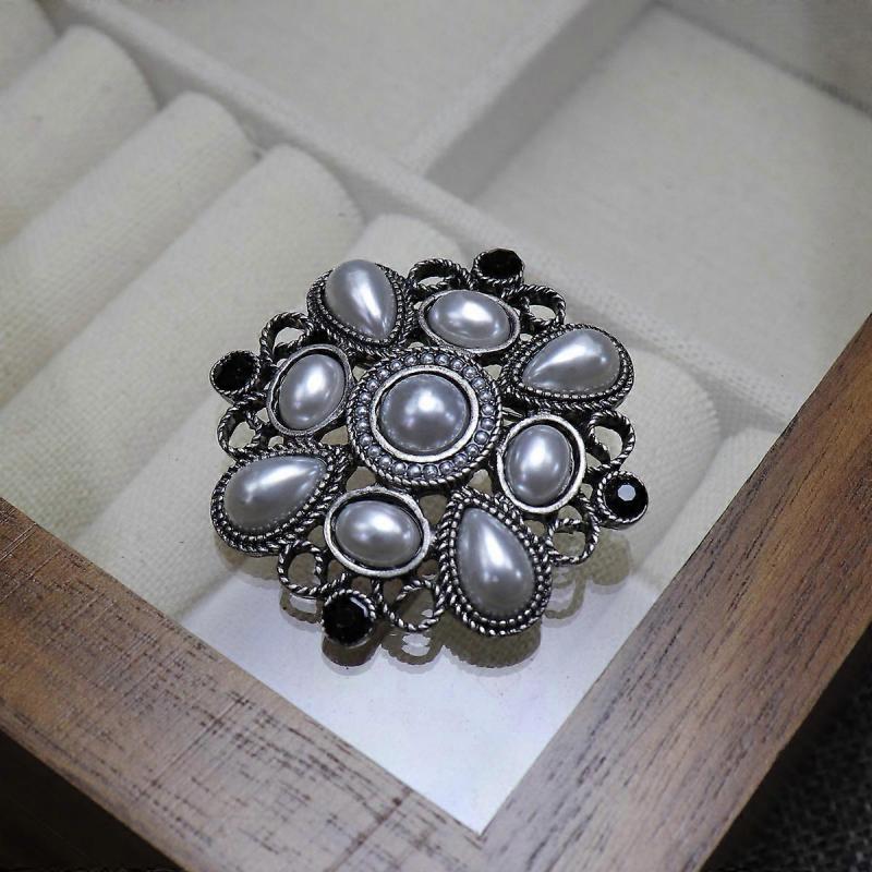Vintage Baroque Pearl Openwork Brooch Corsage Clothing Accessory