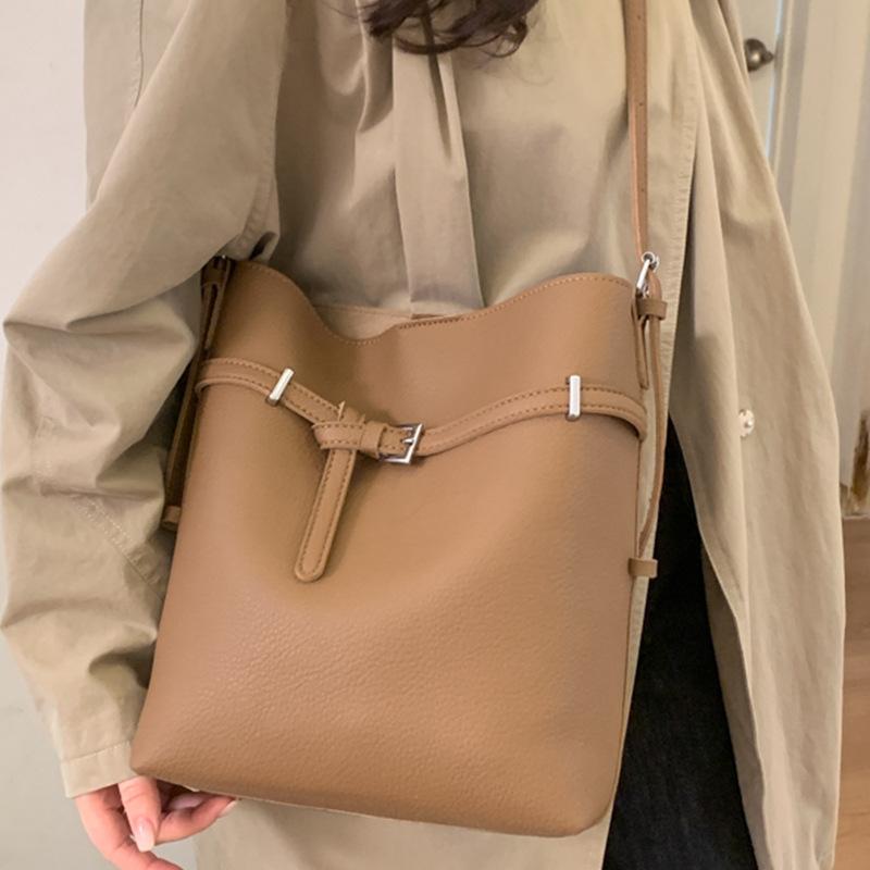 High Appearance, Large Capacity Bucket Bag, Autumn and Winter New Retro Commuting Crossbody Bag, Niche High-end Tote Bag