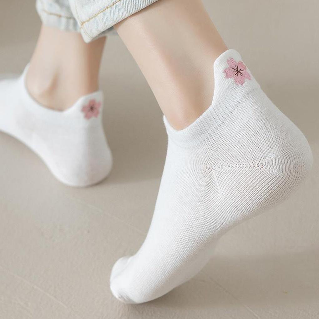 5 Pairs of Women's Embroidered Point Sneaker Socks