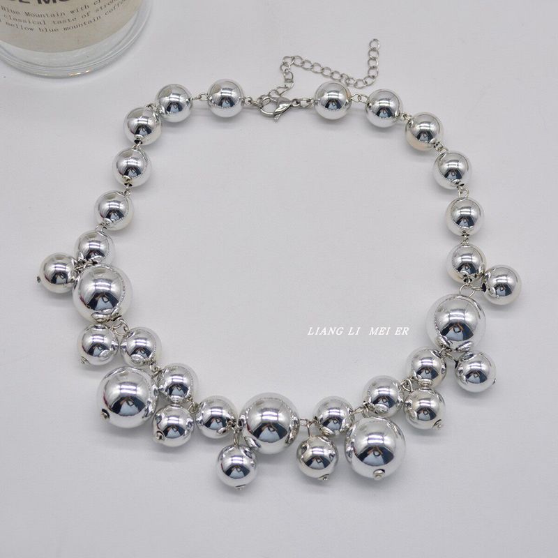 

Fashion Exaggerated Big Metal Beads Tassel Grape Cluster Necklace Female Special Interest Light Luxury Cold Wind Silver Beaded Necklace Tide Silver
