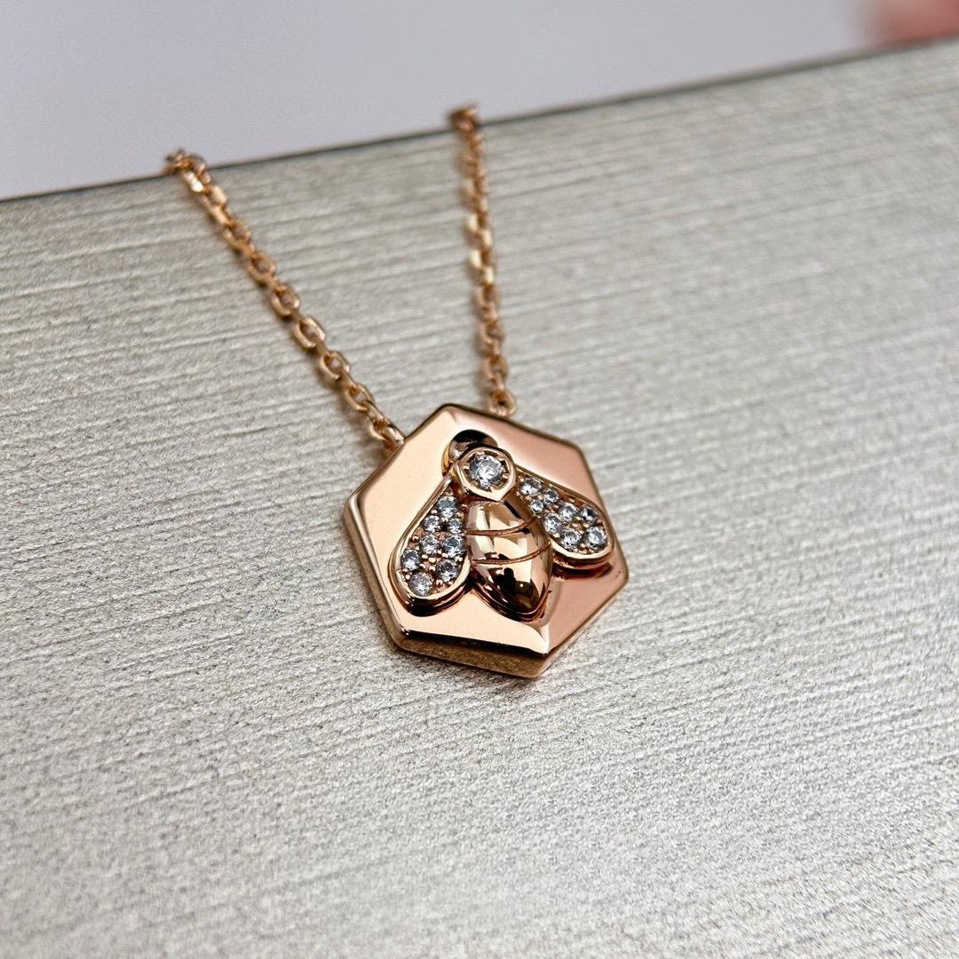 

Latest Hot Brand Classic Women s Necklace Luxury Jewelry For Women Bee Shape Designer Pendant Pure 925 Sliver Chain Necklaces ярко-розовый