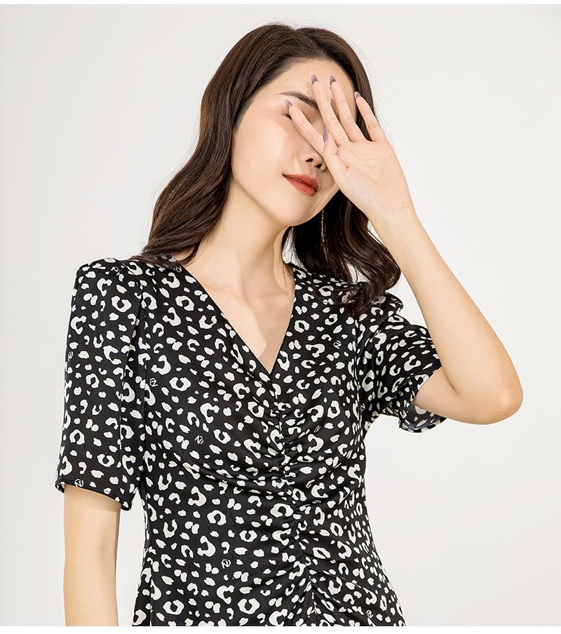 V-neck floral fashionable age reducing dress