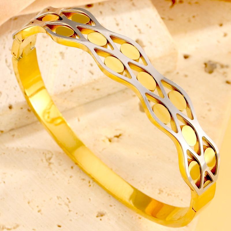 Ms. Gao's Diamond-shaped Hollow Oval European and American Fashion Jewelry Bracelet