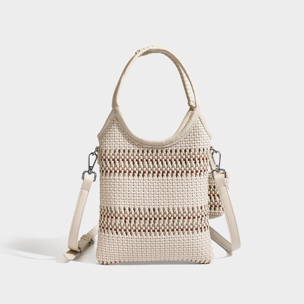 Woven shoulder bag Premium lazy style shoulder bag Casual commuter versatile women's bag
