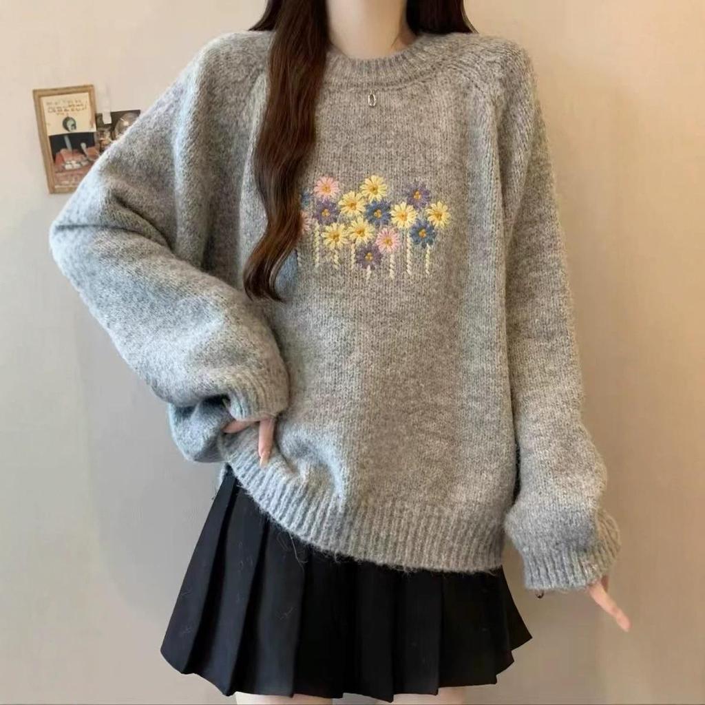 Women's 3D Flower Embroidered Knit Pullover - Soft, Warm, and Stylish for Autumn/Winter