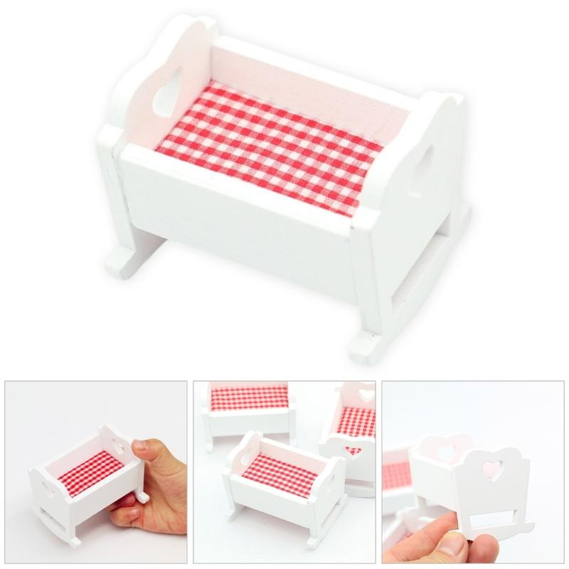 Natürliches Holzpuppenhaus Wiege Bett mit Bettwäsche und Schaukelfunktion Miniaturmöbel Für 1/12 Maßstab Kugelgelenkpuppe