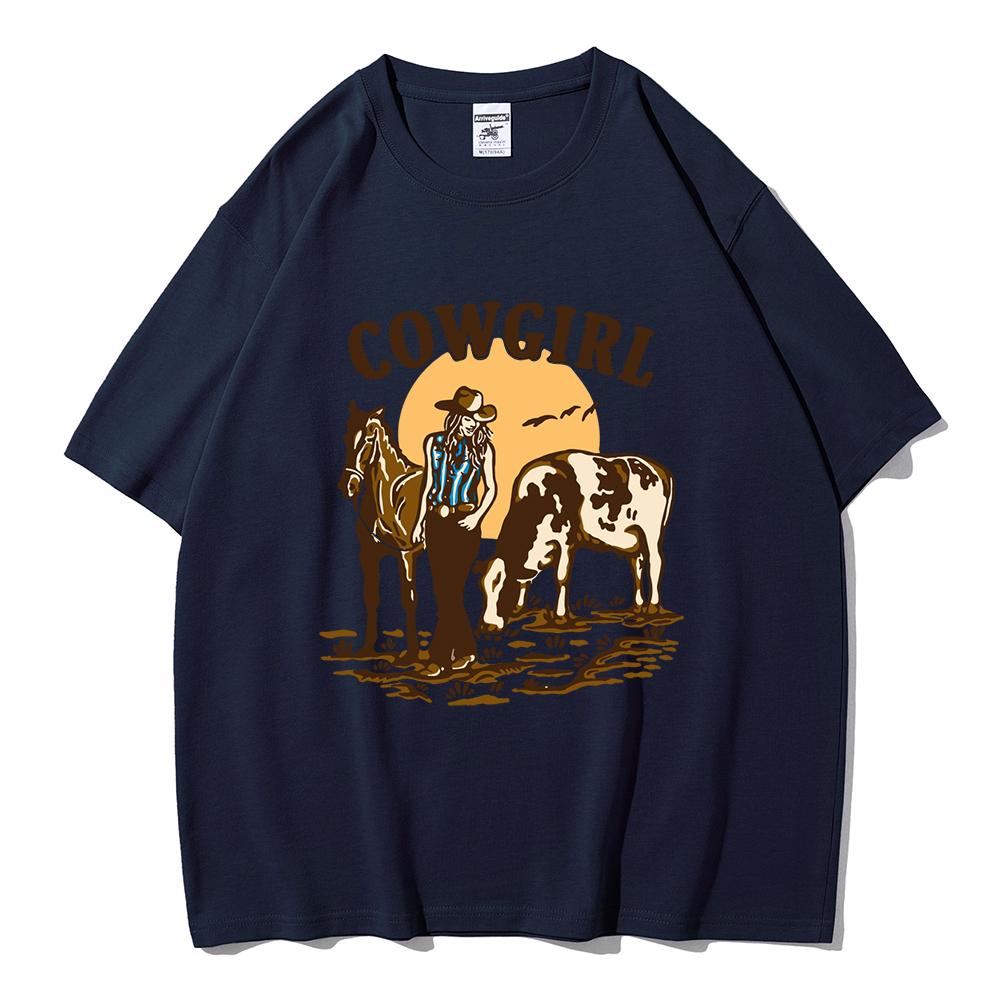 

The Cowgirl And Her Cow And Horse Live In the West Жіночі топи Вулична повсякденна футболка Oversize Streetwear Бавовняна футболка з круглим вирізом XXL темно-синього кольору