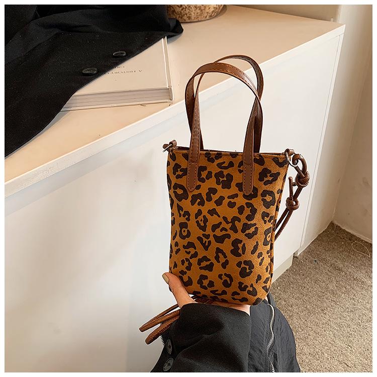 

Women s 2025 Retro Matte Crossbody Phone Bag - Versatile, Niche Design Handbag коричневый/леопардовый