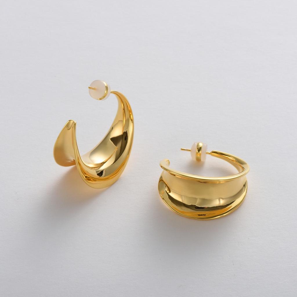 High-Class Temperament, Atmospheric Exaggeration, C-Type Copper-Plated 18K Real Gold S925 Silver Needle Earrings, Unique Personality, Light Earrings