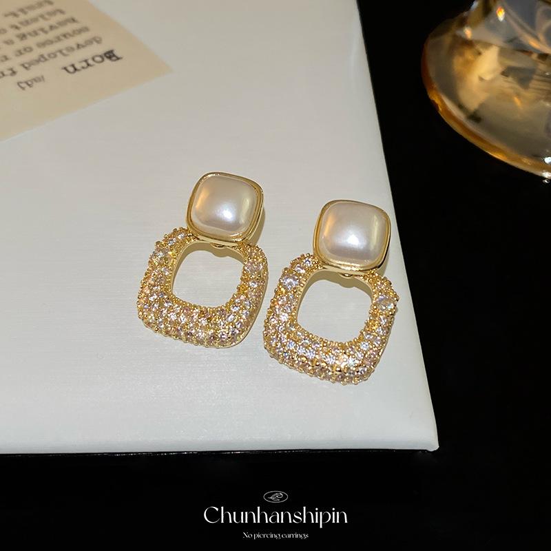 Explosive Full of Zirconium Square Pearl Stud Earrings, High-end High-end Earless Ear Clips, Mosquito Coil Discs, Fashionable Light Luxury Earrings