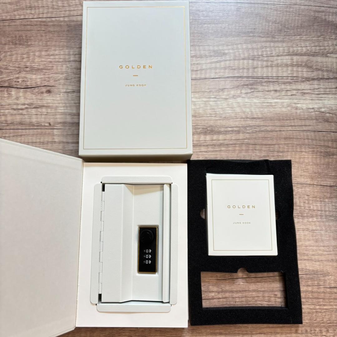 

[Б/У] Аутлет Бокс с мерчем BTS MERCH BOX18 Чонгук