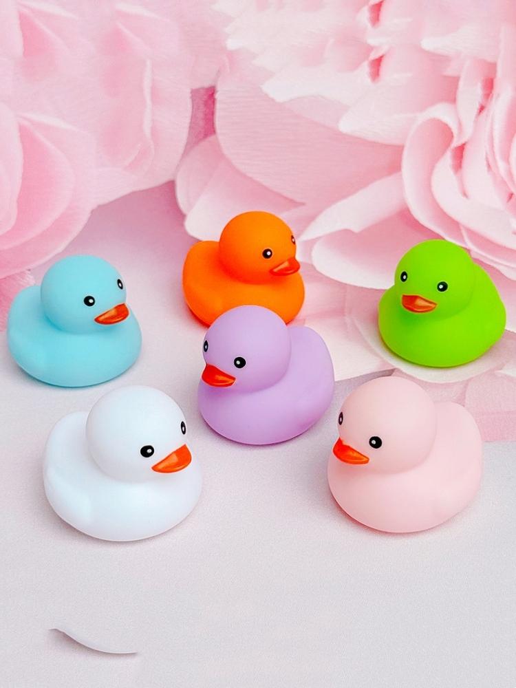 5pcs Random Color Mini Duck Shower Toys, Summer Beach Swimming Pool Activity Bathtub Swimming Bath, Christmas Children's Toys