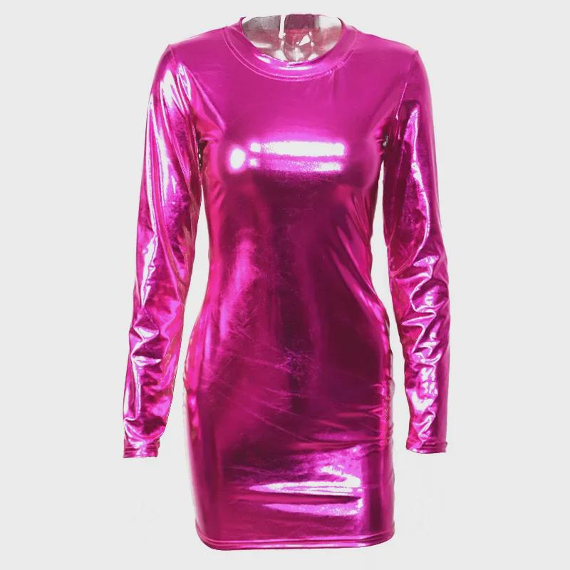 Jednofialové letní minišaty s laserovým bokem v růžově červené barvě, kulatým výstřihem a dlouhým rukávem