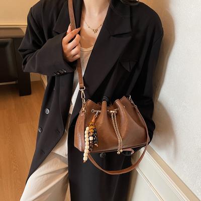 Hochwertige Nischen-Ketten-Eimer-Tasche Damen Herbst und Winter neu retro vielseitige Schulter-Umhängetasche