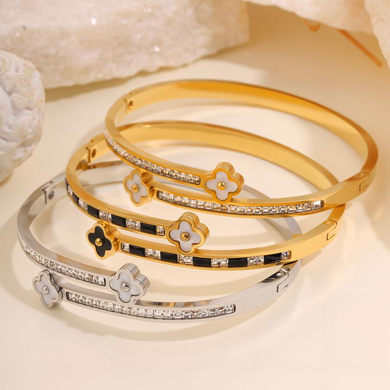 Fashion explosion Titanium steel  Personality high sense Girls lucky grass flower versatile ing full diamond 
